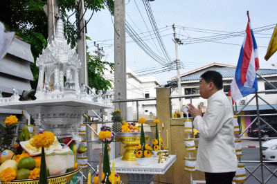 เข้าร่วมพิธีจัดตั้งศาลสิ่งศักดิ์สิทธิ์ หลังใหม่ ได้แก่ ... พารามิเตอร์รูปภาพ 1