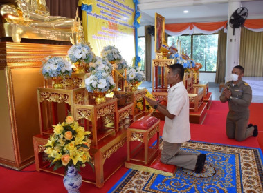 เข้าร่วมพิธีเจริญพระพุทธมนต์เฉลิมพระเกียรติพระบาทสมเด็จพระเจ้าอยู่หัว สมเด็จพระนางเจ้าสิริกิติ์พระบรมราชินีนาถ ... พารามิเตอร์รูปภาพ 3