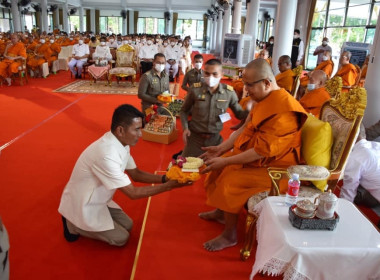 เข้าร่วมพิธีเจริญพระพุทธมนต์เฉลิมพระเกียรติพระบาทสมเด็จพระเจ้าอยู่หัว สมเด็จพระนางเจ้าสิริกิติ์พระบรมราชินีนาถ ... พารามิเตอร์รูปภาพ 9