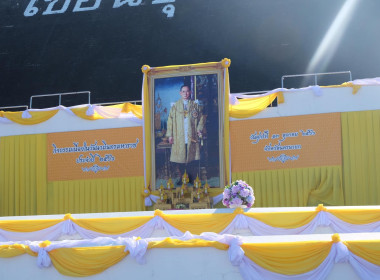 เข้าร่วมพิธีสวดพระพุทธมนต์ทำบุญตักบาตรถวายพระราชกุศลและเข้าร่วมพิธีวางพวงมาลา เนื่องในวันนวมินทรมหาราช ... พารามิเตอร์รูปภาพ 25