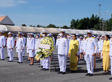 เข้าร่วมพิธีสวดพระพุทธมนต์ทำบุญตักบาตรถวายพระราชกุศลและเข้าร่วมพิธีวางพวงมาลา เนื่องในวันนวมินทรมหาราช ... พารามิเตอร์รูปภาพ 26