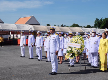 เข้าร่วมพิธีสวดพระพุทธมนต์ทำบุญตักบาตรถวายพระราชกุศลและเข้าร่วมพิธีวางพวงมาลา เนื่องในวันนวมินทรมหาราช ... พารามิเตอร์รูปภาพ 27