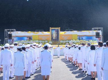 เข้าร่วมพิธีสวดพระพุทธมนต์ทำบุญตักบาตรถวายพระราชกุศลและเข้าร่วมพิธีวางพวงมาลา เนื่องในวันนวมินทรมหาราช ... พารามิเตอร์รูปภาพ 33