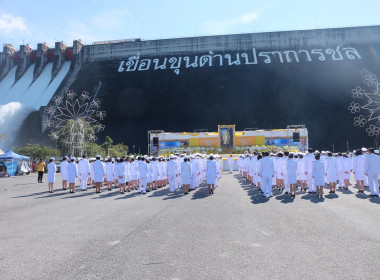 เข้าร่วมพิธีสวดพระพุทธมนต์ทำบุญตักบาตรถวายพระราชกุศลและเข้าร่วมพิธีวางพวงมาลา เนื่องในวันนวมินทรมหาราช ... พารามิเตอร์รูปภาพ 34