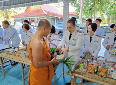 เข้าร่วมพิธีเจริญพระพุทธมนต์ และทำบุญตักบาตรถวายพระราชกุศ ... พารามิเตอร์รูปภาพ 8