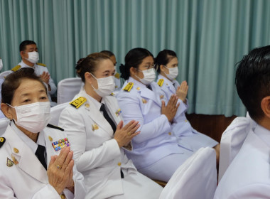 าร่วมพิธีเจริญพระพุทธมนต์ พิธีทำบุญตักบาตรถวายพระราชกุศล ... พารามิเตอร์รูปภาพ 1