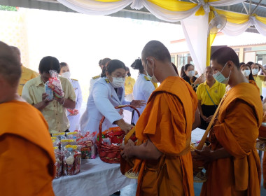 าร่วมพิธีเจริญพระพุทธมนต์ พิธีทำบุญตักบาตรถวายพระราชกุศล ... พารามิเตอร์รูปภาพ 20