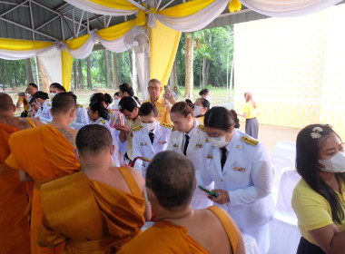 าร่วมพิธีเจริญพระพุทธมนต์ พิธีทำบุญตักบาตรถวายพระราชกุศล ... พารามิเตอร์รูปภาพ 22