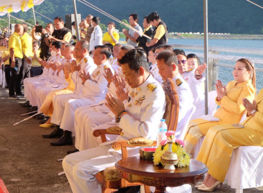 เข้าร่วมพิธีสวดพระพุทธมนต์และพิธีทำบุญตักบาตรถวายพระราชกุศล ... พารามิเตอร์รูปภาพ 3