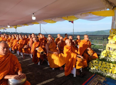 เข้าร่วมพิธีสวดพระพุทธมนต์และพิธีทำบุญตักบาตรถวายพระราชกุศล ... พารามิเตอร์รูปภาพ 6