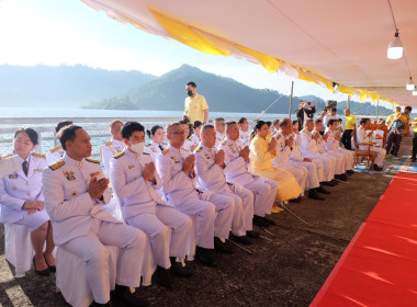 เข้าร่วมพิธีสวดพระพุทธมนต์และพิธีทำบุญตักบาตรถวายพระราชกุศล ... พารามิเตอร์รูปภาพ 9