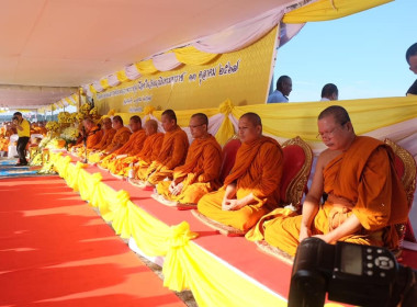 เข้าร่วมพิธีสวดพระพุทธมนต์และพิธีทำบุญตักบาตรถวายพระราชกุศล ... พารามิเตอร์รูปภาพ 11