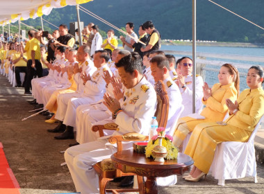 เข้าร่วมพิธีสวดพระพุทธมนต์และพิธีทำบุญตักบาตรถวายพระราชกุศล ... พารามิเตอร์รูปภาพ 12