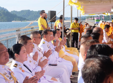 เข้าร่วมพิธีสวดพระพุทธมนต์และพิธีทำบุญตักบาตรถวายพระราชกุศล ... พารามิเตอร์รูปภาพ 14