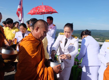 เข้าร่วมพิธีสวดพระพุทธมนต์และพิธีทำบุญตักบาตรถวายพระราชกุศล ... พารามิเตอร์รูปภาพ 21