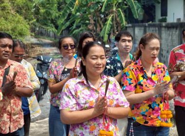 ร่วมไหว้สิ่งศักดิ์สิทธิ์ประจำศูนย์ฯ4 ทำบุญ สรงน้ำพระ ... พารามิเตอร์รูปภาพ 4