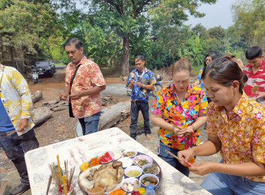 ร่วมไหว้สิ่งศักดิ์สิทธิ์ประจำศูนย์ฯ4 ทำบุญ สรงน้ำพระ ... พารามิเตอร์รูปภาพ 5