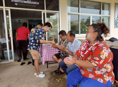 ร่วมไหว้สิ่งศักดิ์สิทธิ์ประจำศูนย์ฯ4 ทำบุญ สรงน้ำพระ ... พารามิเตอร์รูปภาพ 38