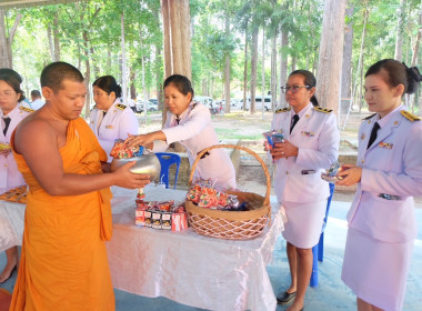 เข้าร่วมพิธีเจริญพระพุทธมนต์ และพิธีตักบาตรพระสงฆ์ ... พารามิเตอร์รูปภาพ 17