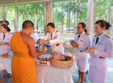 เข้าร่วมพิธีเจริญพระพุทธมนต์ และพิธีตักบาตรพระสงฆ์ ... พารามิเตอร์รูปภาพ 18
