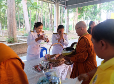 เข้าร่วมพิธีเจริญพระพุทธมนต์ และพิธีตักบาตรพระสงฆ์ ... พารามิเตอร์รูปภาพ 20
