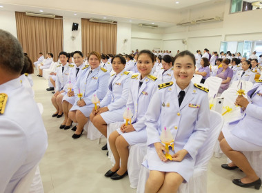 เข้าร่วมพิธีถวายเครื่องราชสักการะวางพานพุ่มและพิธีจุดเทียนถวายพระพรชัยมงคล สมเด็จพระนางเจ้าฯ พระบรมราชินี ... พารามิเตอร์รูปภาพ 6