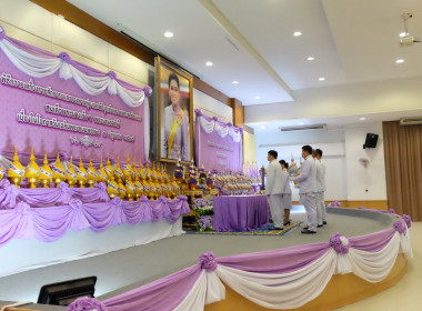 เข้าร่วมพิธีถวายเครื่องราชสักการะวางพานพุ่มและพิธีจุดเทียนถวายพระพรชัยมงคล สมเด็จพระนางเจ้าฯ พระบรมราชินี ... พารามิเตอร์รูปภาพ 11