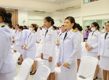 เข้าร่วมพิธีถวายเครื่องราชสักการะวางพานพุ่มและพิธีจุดเทียนถวายพระพรชัยมงคล สมเด็จพระนางเจ้าฯ พระบรมราชินี ... พารามิเตอร์รูปภาพ 14