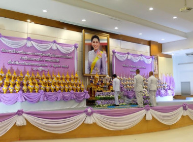 เข้าร่วมพิธีถวายเครื่องราชสักการะวางพานพุ่มและพิธีจุดเทียนถวายพระพรชัยมงคล สมเด็จพระนางเจ้าฯ พระบรมราชินี ... พารามิเตอร์รูปภาพ 16