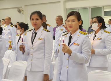 เข้าร่วมพิธีถวายเครื่องราชสักการะวางพานพุ่มและพิธีจุดเทียนถวายพระพรชัยมงคล สมเด็จพระนางเจ้าฯ พระบรมราชินี ... พารามิเตอร์รูปภาพ 23