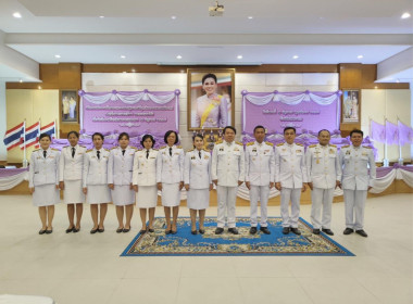 เข้าร่วมพิธีถวายเครื่องราชสักการะวางพานพุ่มและพิธีจุดเทียนถวายพระพรชัยมงคล สมเด็จพระนางเจ้าฯ พระบรมราชินี ... พารามิเตอร์รูปภาพ 26