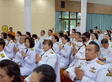 เข้าร่วมพิธีเจริญพระพุทธมนต์และทำบุญตักบาตรเพื่อถวายเป็น ... พารามิเตอร์รูปภาพ 14