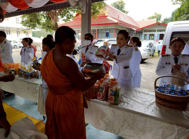 เข้าร่วมพิธีเจริญพระพุทธมนต์และทำบุญตักบาตรเพื่อถวายเป็น ... พารามิเตอร์รูปภาพ 20