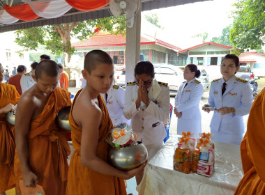 เข้าร่วมพิธีเจริญพระพุทธมนต์และทำบุญตักบาตรเพื่อถวายเป็น ... พารามิเตอร์รูปภาพ 23