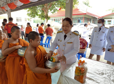 เข้าร่วมพิธีเจริญพระพุทธมนต์และทำบุญตักบาตรเพื่อถวายเป็น ... พารามิเตอร์รูปภาพ 24