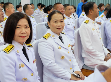  เข้าร่วมพิธีเจริญพระพุทธมนต์ทำบุญตักบาตรถวายพระราชกุศล ... พารามิเตอร์รูปภาพ 6