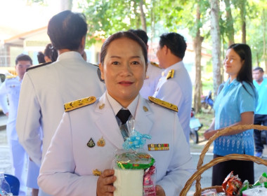  เข้าร่วมพิธีเจริญพระพุทธมนต์ทำบุญตักบาตรถวายพระราชกุศล ... พารามิเตอร์รูปภาพ 21