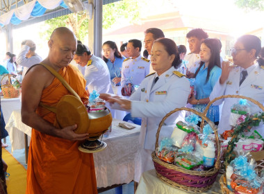  เข้าร่วมพิธีเจริญพระพุทธมนต์ทำบุญตักบาตรถวายพระราชกุศล ... พารามิเตอร์รูปภาพ 23