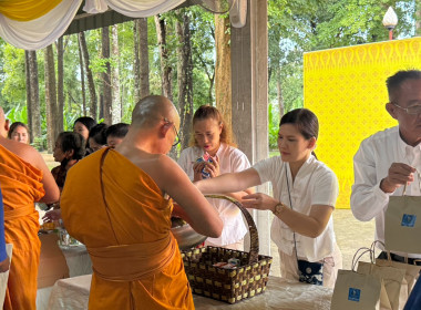 เข้าร่วมพิธีทำบุญตักบาตรเทโวโรหณะ เนื่องในวันออกพรรษาฯ พารามิเตอร์รูปภาพ 13