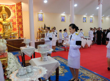 เข้าร่วมถวายสักการะ สรงน้ำพระบรมศพเบื้องหน้าพระฉายาลักษณ์ ... พารามิเตอร์รูปภาพ 31