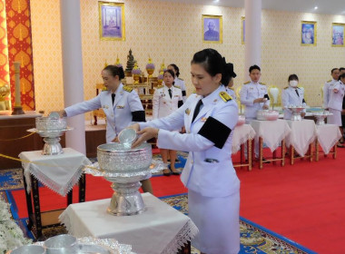 เข้าร่วมถวายสักการะ สรงน้ำพระบรมศพเบื้องหน้าพระฉายาลักษณ์ ... พารามิเตอร์รูปภาพ 32