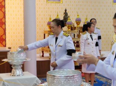 เข้าร่วมถวายสักการะ สรงน้ำพระบรมศพเบื้องหน้าพระฉายาลักษณ์ ... พารามิเตอร์รูปภาพ 33