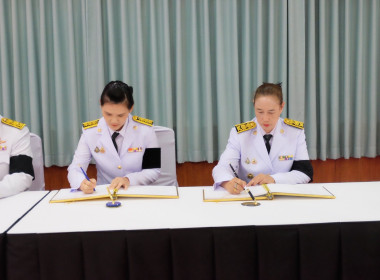 เข้าร่วมถวายสักการะ สรงน้ำพระบรมศพเบื้องหน้าพระฉายาลักษณ์ ... พารามิเตอร์รูปภาพ 36