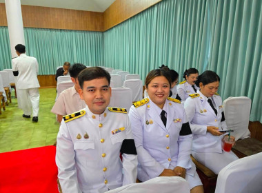 เข้าร่วมพิธีเจริญพระพุทธมนต์และทําบุญตักบาตรถวายพระราชกุศล ... พารามิเตอร์รูปภาพ 11