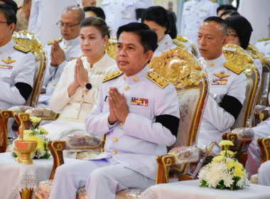 เข้าร่วมพิธีเจริญพระพุทธมนต์และทําบุญตักบาตรถวายพระราชกุศล ... พารามิเตอร์รูปภาพ 17