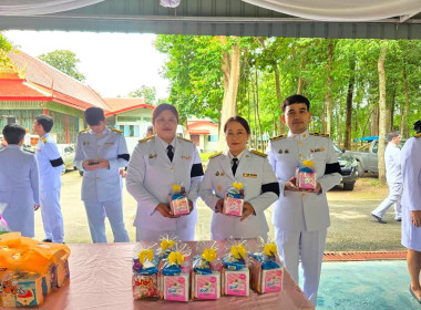 เข้าร่วมพิธีเจริญพระพุทธมนต์และทําบุญตักบาตรถวายพระราชกุศล ... พารามิเตอร์รูปภาพ 22