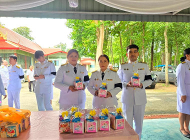 เข้าร่วมพิธีเจริญพระพุทธมนต์และทําบุญตักบาตรถวายพระราชกุศล ... พารามิเตอร์รูปภาพ 23