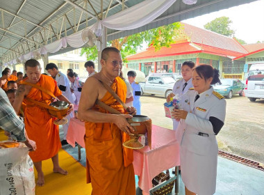 เข้าร่วมพิธีเจริญพระพุทธมนต์และทําบุญตักบาตรถวายพระราชกุศล ... พารามิเตอร์รูปภาพ 25