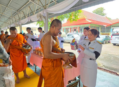 เข้าร่วมพิธีเจริญพระพุทธมนต์และทําบุญตักบาตรถวายพระราชกุศล ... พารามิเตอร์รูปภาพ 28
