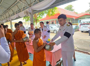 เข้าร่วมพิธีเจริญพระพุทธมนต์และทําบุญตักบาตรถวายพระราชกุศล ... พารามิเตอร์รูปภาพ 29